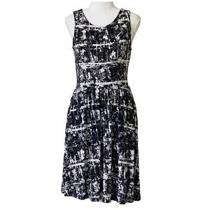 Back and white Dress Size XL sleeveless apt9